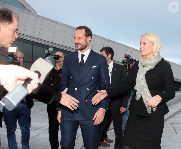 Le prince Haakon de Norvège et la princesse Mette-Marit prenaient part le 8 janvier 2014 à la conférence annuelle NHO de la Confédération des entreprises norvégiennes, à l'opéra d'Oslo.