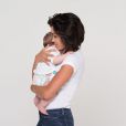 La superbe Jenifer prend la pose avec un adorable bébé pour la campagne 2013 de Pampers en association avec Unicef