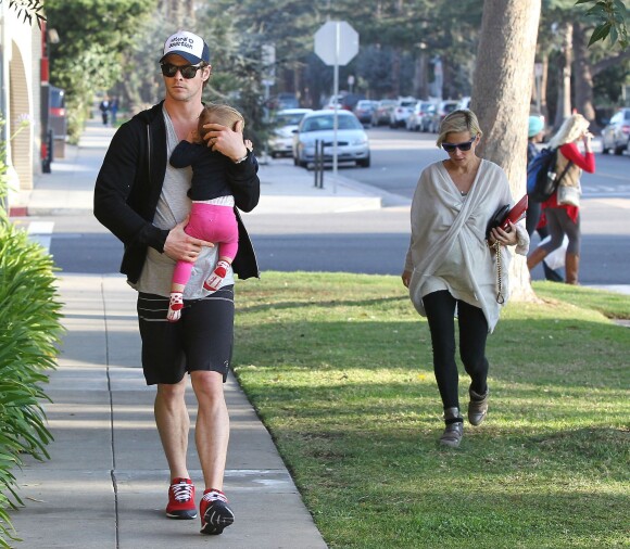 Chris Hemsworth et sa femme Elsa Pataky (enceinte) à Santa Monica, le 9 janvier 2014.