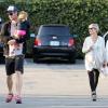 Chris Hemsworth et sa femme Elsa Pataky (enceinte) emmènent leur fille India chez le pédiatre avant d'aller faire quelques courses à Santa Monica, le 9 janvier 2014.