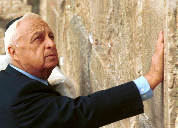 Ariel Sharon à Jérusalem le 7 février 2001.