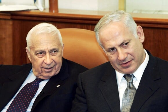 Ariel Sharon et Benjamin Netanyahu à Jérusalem, le 16 février 2005.