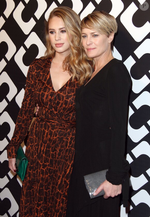Robin Wright et sa fille Dylan Penn au vernissage de l'exposition "Journey of a Dress" consacrée à la créatrice Diane Von Furstenberg, à Los Angeles le 10 janvier 2014.