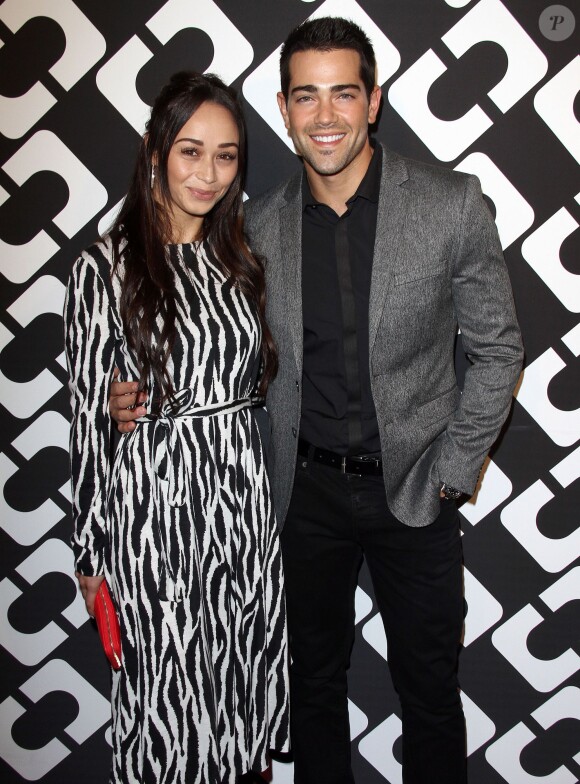 Jesse Metcalfe et Cara Santana au vernissage de l'exposition "Journey of a Dress" consacrée à la créatrice Diane Von Furstenberg, à Los Angeles le 10 janvier 2014.