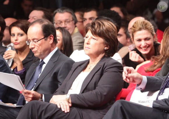 François Hollande, Martine Aubry et Julie Gayet lors de la Convention d'investiture de François Hollande à la présidentielle de 2012 à la Halle Freyssinet à Paris, le 22 octobre 2011