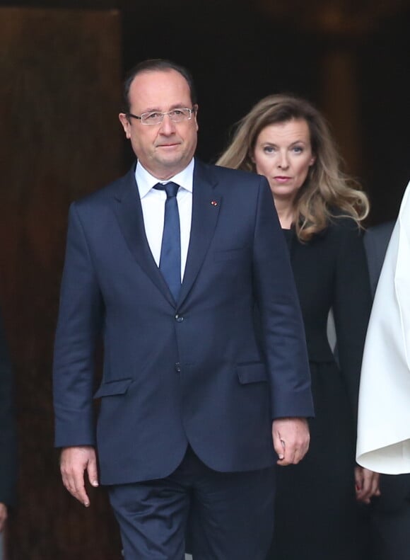 François Hollande et Valérie Trierweiler lors des obsèques de Patrice Chereau en l'église Saint-Sulpice à Paris le 16 octobre 2013