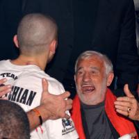Jean-Paul Belmondo : Fan de boxe épanoui et heureux devant un beau combat