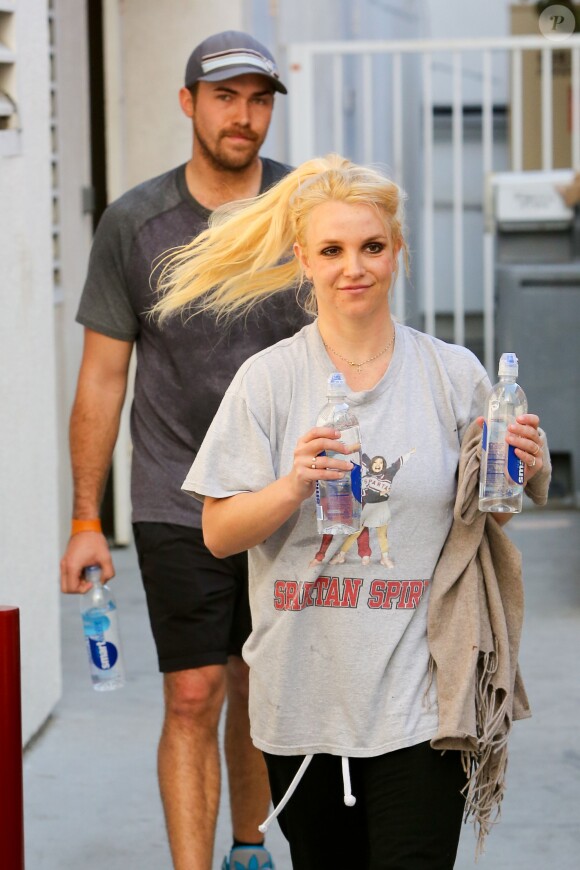 Britney Spears et son boyfriend David Lucado sortent d'un studio de danse à Santa Monica, le 13 janvier 2014.