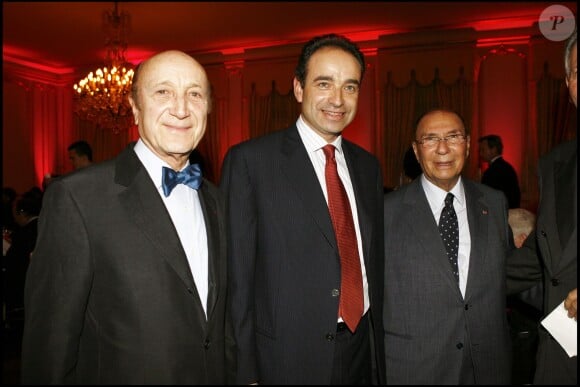 Exclusif - Roland Copé avec son fils Jean-François Copé et Serge Dassault le 15 novembre 2006 à Paris. 