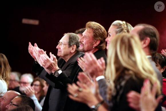 Exclusif - Robert Hossein, Johnny Hallyday et sa femme Laeticia Hallyday - Dernière représentation de la pièce "Plus vraie que nature" (mise en scène de Raphaëlle Cambray) au Théâtre de la Renaissance à Paris, après une tournée triomphale en province, le 8 janvier 2014.