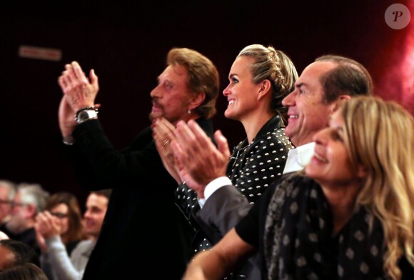 Exclusif - Robert Hossein, Johnny Hallyday et sa femme Laeticia Hallyday - Dernière représentation de la pièce "Plus vraie que nature" (mise en scène de Raphaëlle Cambray) au Théâtre de la Renaissance à Paris, après une tournée triomphale en province, le 8 janvier 2014.