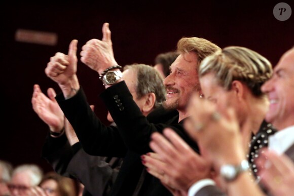 Exclusif - Robert Hossein, Johnny Hallyday et sa femme Laeticia Hallyday - Dernière représentation de la pièce "Plus vraie que nature" (mise en scène de Raphaëlle Cambray) au Théâtre de la Renaissance à Paris, après une tournée triomphale en province, le 8 janvier 2014.