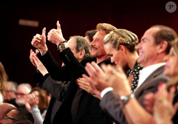 Exclusif - Robert Hossein, Johnny Hallyday et sa femme Laeticia Hallyday - Dernière représentation de la pièce "Plus vraie que nature" (mise en scène de Raphaëlle Cambray) au Théâtre de la Renaissance à Paris, après une tournée triomphale en province, le 8 janvier 2014.