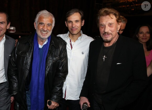 Exclusif - Jean-Paul Belmondo, son fils Paul et Johnny Hallyday - Dernière représentation de la pièce "Plus vraie que nature" (mise en scène de Raphaëlle Cambray) au Théâtre de la Renaissance à Paris, après une tournée triomphale en province, le 8 janvier 2014.