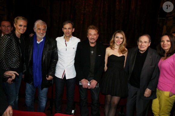 Exclusif - Laeticia Hallyday, Jean-Paul Belmondo et son fils Paul Belmondo, Johnny Hallyday, Delphine Depardieu, Robert Hossein, Raphaelle Cambray - Dernière représentation de la pièce "Plus vraie que nature" (mise en scène de Raphaëlle Cambray) au Théâtre de la Renaissance à Paris, après une tournée triomphale en province, le 8 janvier 2014.