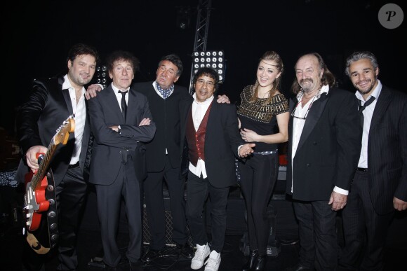 Pascal Danel bien entouré lors de son concert ''Pascal Danel chante Gilbert Bécaud'' au Casino de Paris le 10 janvier 2014.