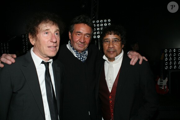 Alain Souchon, Pascal Danel, Laurent Voulzy lors du concert ''Pascal Danel chante Gilbert Bécaud'' au Casino de Paris le 10 janvier 2014.
