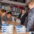 Sandrine Diouf dédicace son livre "Au-delà de la vie", paru aux éditions Michel Lafon, à la librairie du Prado à Marseille. Le 18 janvier 2014.