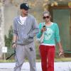 Exclusif - Paris Hilton et son petit ami River Viiperi promènent leurs chiens dans un parc à Beverly Hills, le 19 janvier 2014.