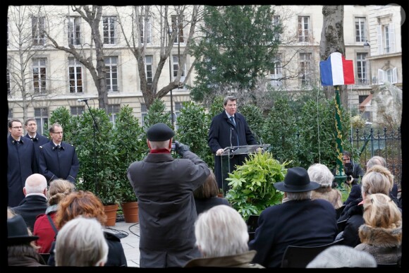 Xavier Darcos à l'inauguration du square Maurice Druon devant la basilique Sainte-Clotilde dans le 7e arrondissement de Paris, le 17 janvier 2014.