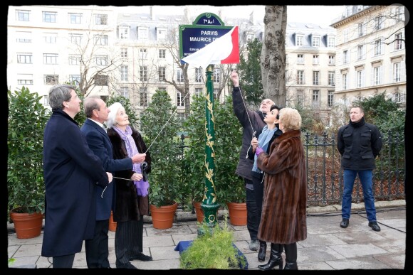 Inauguration du square Maurice Druon devant la basilique Sainte-Clotilde dans le 7e arrondissement de Paris en présence de Xavier Darcos, Bertrand Delanoë et Rachida Dati, le 17 janvier 2014.