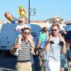 Neil Patrick et David Burtka avec leurs jumeaux Gideon et Harper en vacances à Saint-Tropez, le 9 août 2013. 
