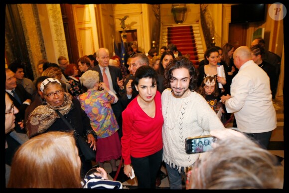 Rachida Dati a offert la galette aux habitants du 7e arrondissement de Paris dont elle est maire. Le 22 janvier 2014.