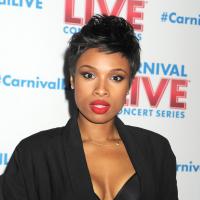 Jennifer Hudson : Poitrine en avant, dessous apparents et sexy au possible !