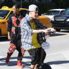 Justin Bieber fait du Segway sur la plage avec des amis à Miami, le 22 janvier 2014. Justin a récemment dépensé plus de 75000 dollars à l'anniversaire de son ami le rappeur Lil Scrappy.