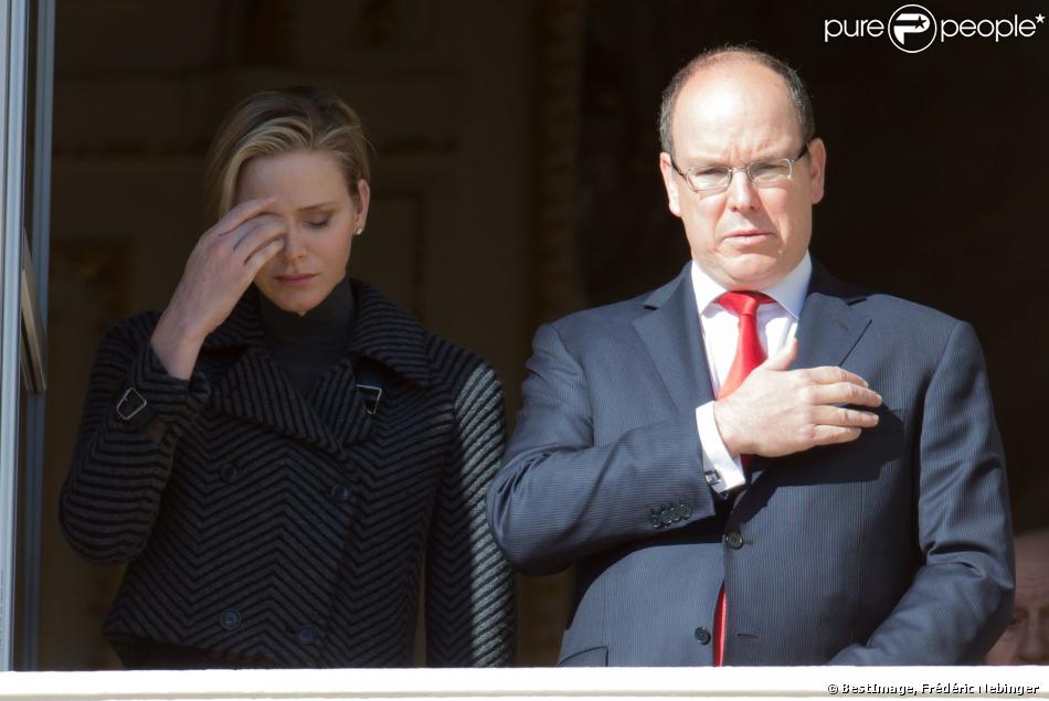 La princesse Charlene et le prince Albert II de Monaco au balcon du palais princier le 27 janvier 2014 lors des célébrations de la Sainte Dévote