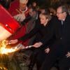 La princesse Charlene et le prince Albert II de Monaco ont enflammé ensemble la barque symbolique des célébrations de la Sainte Dévote, le 26 janvier 2014 en principauté.