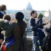 Matthew McConaughey, sa femme Camila Alves et les enfants Levi et Vida profitent de la vue du Castel Sant'Angelo de Rome, le 26 janvier 2014.