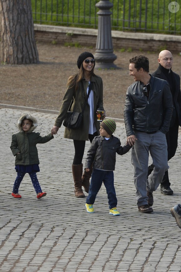Matthew McConaughey en famille à Rome, le 26 janvier 2014.