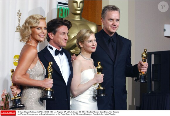 Charlize Theron, Sean Penn, Tim Robbins et Renée Zellweger lors des Oscars 2004