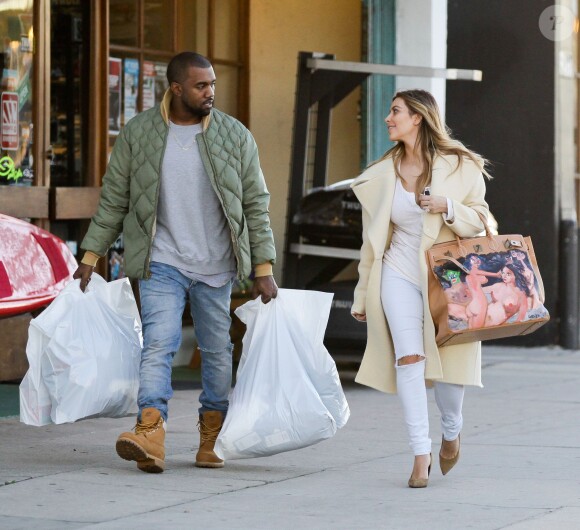 Kanye West et Kim Kardashian à Woodland Hills, Los Angeles, le 26 décembre 2013.
