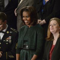 Michelle Obama, sublime pour encourager Barack, taquin et féministe