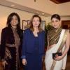 L'actrice Kareena Kapoor, star de Bollywood, la socialite Chhaya Momaya au côté de Valérie Trierweiler, invitée d'honneur d'un déjeuner à Mumbaï en Inde le 27 janvier 2014 au Trident Hotel, dans le cadre du déplacement au nom d'Action contre la faim