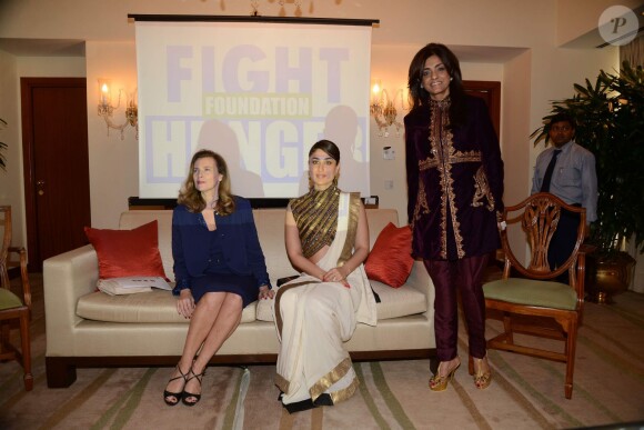 Kareena Kapoor, star de Bollywood, et la socialite Chhaya Momaya au côté de Valérie Trierweiler, invitée d'honneur d'un déjeuner à Mumbaï en Inde le 27 janvier 2014 au Trident Hotel, dans le cadre du déplacement au nom d'Action contre la faim