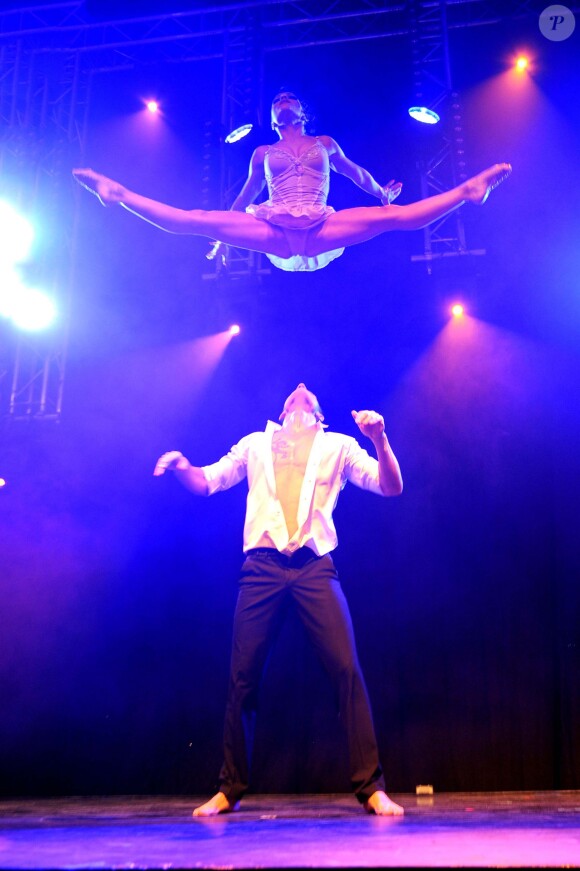 Le duo MainTenant du Cirque du Soleil lors de la soirée de gala de la fondation Womanity à Genève le 30 janvier 2014