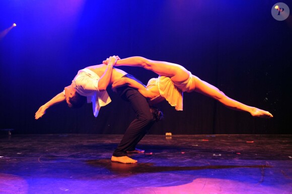 Le duo MainTenant du Cirque du Soleil lors de la soirée de gala de la fondation Womanity à Genève le 30 janvier 2014