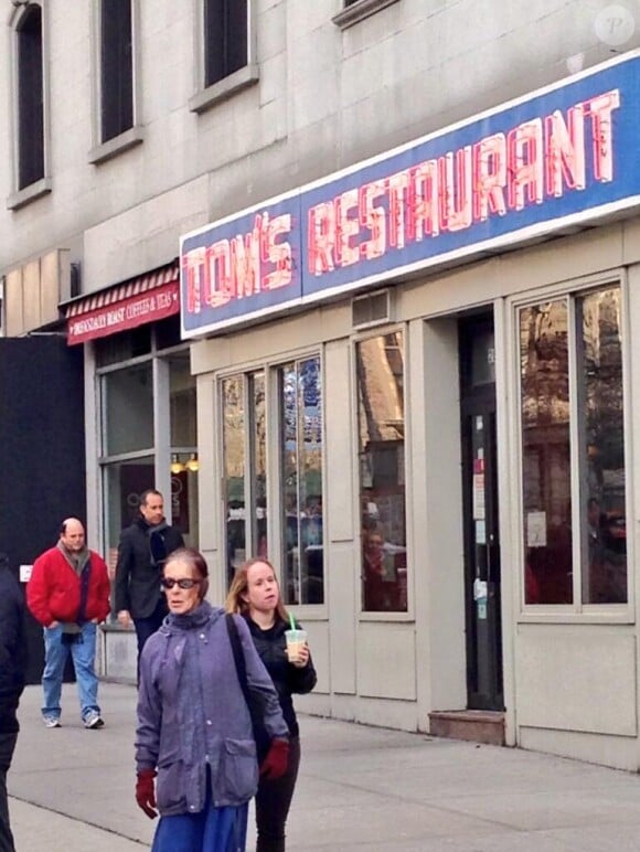 Jason Alexander et Jerry Seinfeld devant le Tom's Restaurant - janvier 2014