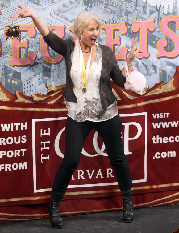 L'actrice britannique Helen Mirren lors de la remise de prix de la Hasty Pudding Theatricals à Cambridge dans le Massachusetts, le 31 janvier 2014