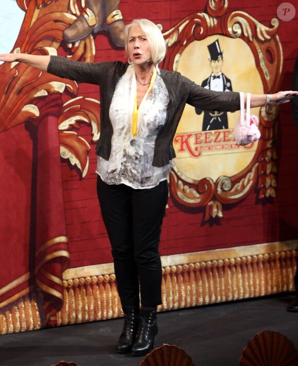L'actrice britannique Helen Mirren lors de la remise de prix de la Hasty Pudding Theatricals à Cambridge dans le Massachusetts, le 31 janvier 2014