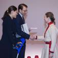  La princesse Victoria et le prince Daniel de Suède visitant l'exposition 100 Migratory de Monica L Edmondson le 31 janvier 2014 à Umea dans le cadre du coup d'envoi du mandat d'Umea comme capitale européenne de la culture 2014. 
