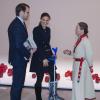 La princesse Victoria et le prince Daniel de Suède visitant l'exposition 100 Migratory de Monica L Edmondson le 31 janvier 2014 à Umea dans le cadre du coup d'envoi du mandat d'Umea comme capitale européenne de la culture 2014. 