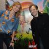 Pauline Lefèvre (portant une chemise KillyGrind) et Jonathan Lambert lors de l'avant-première du film "L'île des Miam-nimaux : Tempête de boulettes géantes 2" au à Paris, le 2 février 2014