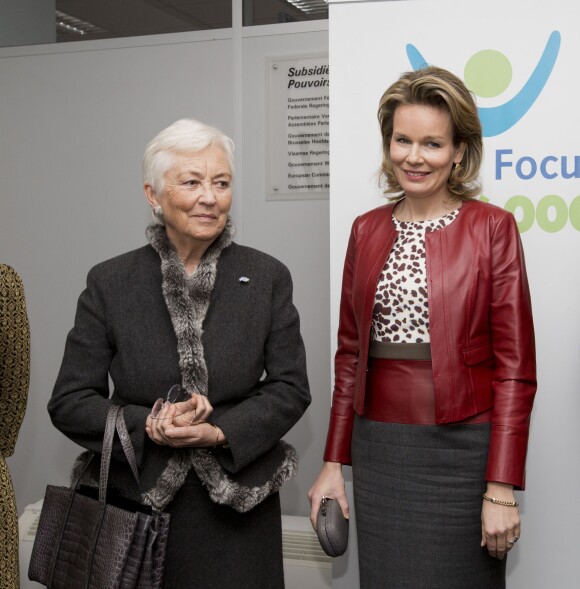 La reine Mathilde de Belgique, 41 ans, prenait la succession de la reine Paola, 76 ans, à la présidence d'honneur de la fondation Child Focus, lors d'une réunion le 31 janvier 2014 dans les locaux de l'organisme, à Bruxelles.