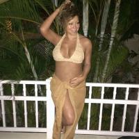 Mariah Carey : En bikini mais décoiffée, soirée torride pour la diva !