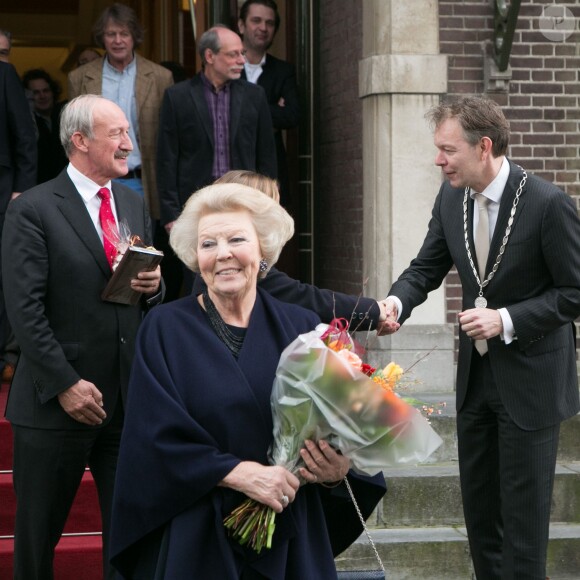 Beatrix des Pays-Bas s'est formellement enregistrée comme résidente à la mairie de la municipalité de Baarn, le 4 février 2014. L'ancienne reine, qui a abdiqué le 30 avril 2013 après 33 ans de règne au profit de son fils Willem-Alexander, revient s'installer au château de Drakensteyn, à Lage Vuursche.