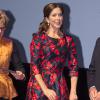 La princesse Mary de Danemark remettait le 4 février 2014, dans le cadre de la Journée mondiale contre le cancer, le prix de l'Association danoise de lutte contre le cancer à Bornehuset Siv, un foyer pour enfants immuodéprimés, lors d'une cérémonie au Théâtre royal à Copenhague.